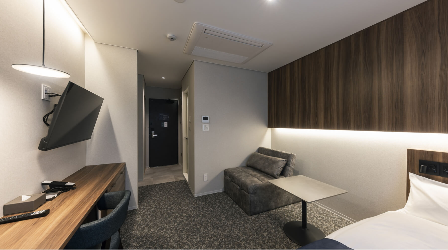 セミダブルルーム(ソファベッド付)内装2